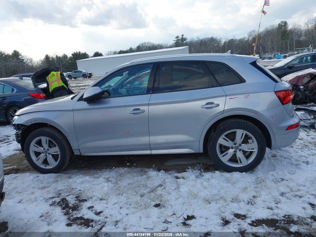 WA1ANAFY4J2200114 Audi Q5 2.0t Premium/2.0t Tech Premium