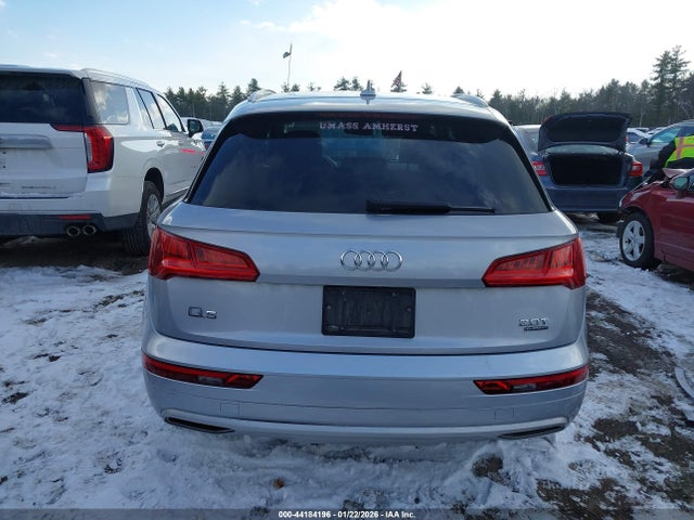 WA1ANAFY4J2200114 Audi Q5 2.0t Premium/2.0t Tech Premium