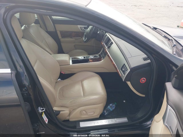 2013 JAGUAR XF SAJWJ0EF8D8S80943 Photo 4