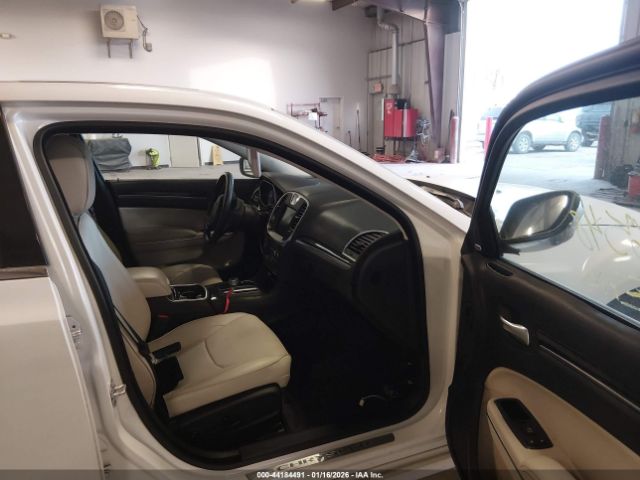 2015 CHRYSLER 300C 2C3CCAKG3FH736444 Photo 4