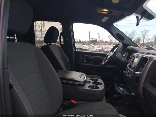 1C6RR7GG0NS191365 RAM 1500 Classic Warlock 4x4 6&#039;4 Box