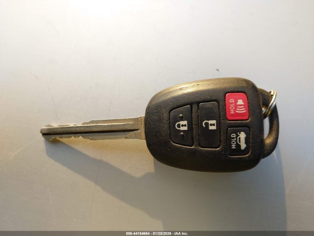2T1BURHE5KC132343 Toyota COROLLA SE