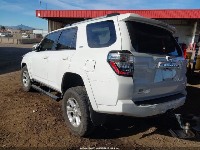 2022 TOYOTA 4RUNNER JTEMU5JR6N6035190 Photo 2