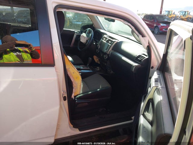 2022 TOYOTA 4RUNNER JTEMU5JR6N6035190 Photo 4