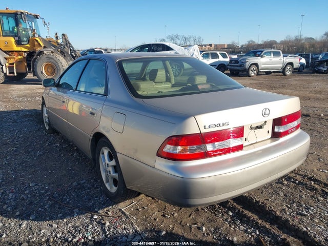 2001 LEXUS ES 300 JT8BF28G110335644 Photo 2