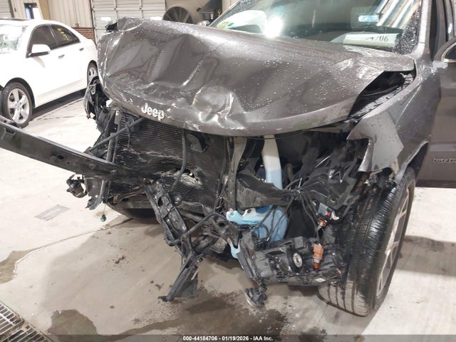 2019 JEEP GRAND CHEROKEE 1C4RJEBG6KC826834 Photo 5