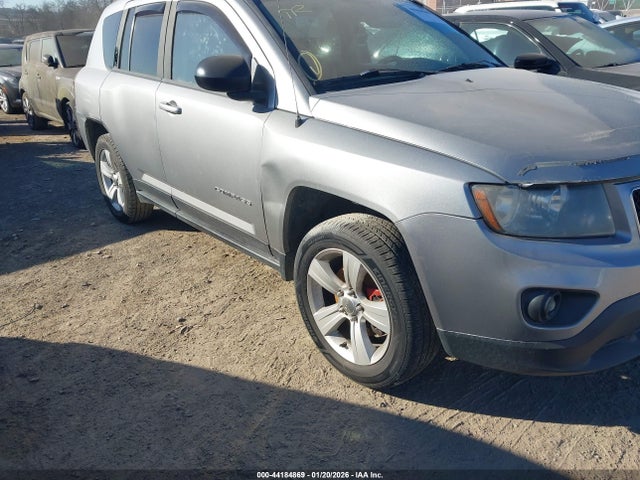 1C4NJDBB7FD135390 Jeep Compass Sport
