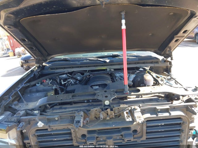 3GCUKREC9JG100890 Chevrolet Silverado 1500 2lt