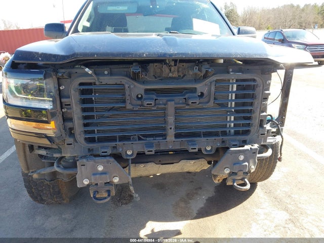 3GCUKREC9JG100890 Chevrolet Silverado 1500 2lt