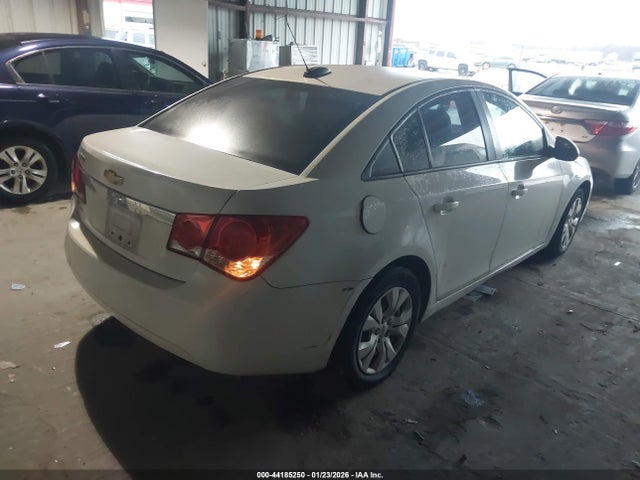 1G1PA5SH0F7137086 Chevrolet Cruze Ls Auto