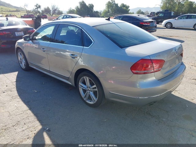 44185438 :رقم المزاد ، 1VWCT7A39EC072100 vin ، 2014 Volkswagen Passat Sel مزاد بيع