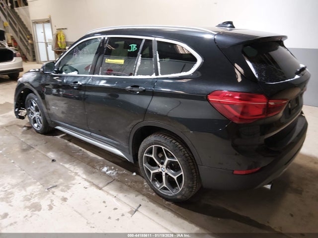 2018 BMW X1 WBXHT3C32J5L24995 Photo 2