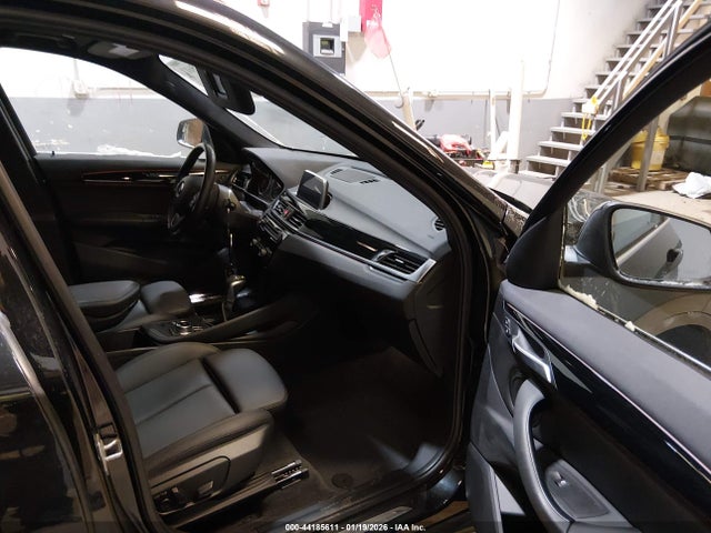 2018 BMW X1 WBXHT3C32J5L24995 Photo 4