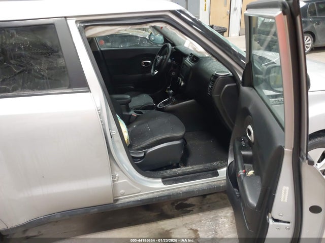 44185654 :رقم المزاد ، KNDJN2A22F7747990 vin ، 2015 Kia Soul مزاد بيع