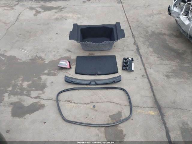 2023 Tesla Model 3 Rear-wheel Drive მანქანა იყიდება აუქციონზე, vin: 5YJ3E1EAXPF606990, აუქციონის ნომერი: 44185727