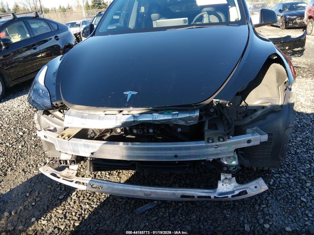 Tesla Model Y Performance Dual Motor All-wheel Drive 2023 7SAYGDEF2PF802857 Image 6