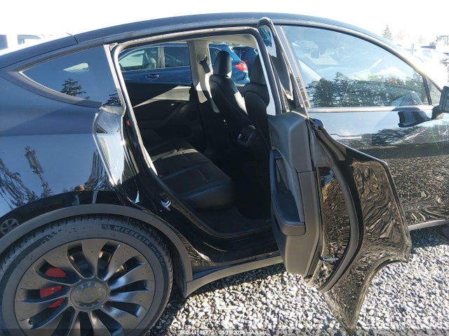 Tesla Model Y Performance Dual Motor All-wheel Drive 2023 7SAYGDEF2PF802857 Image 8