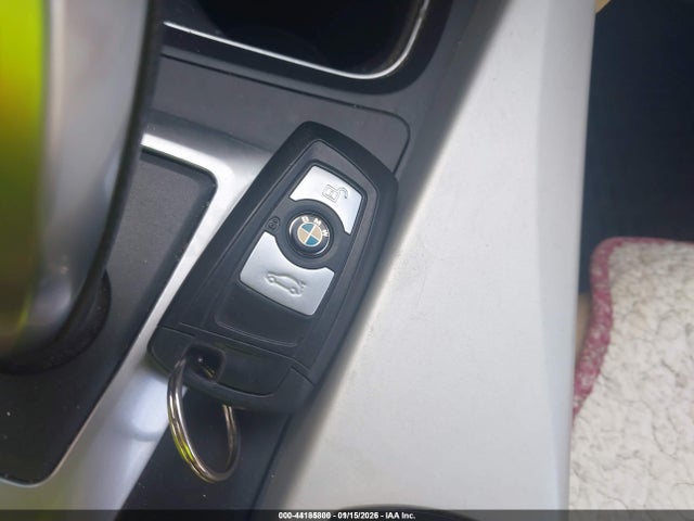 44185800 :رقم المزاد ، WBA3C3C59DF979417 vin ، 2013 Bmw 320i Xdrive مزاد بيع