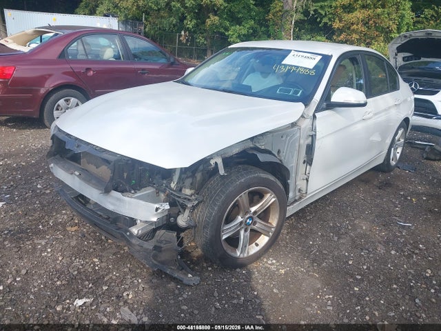 44185800 :رقم المزاد ، WBA3C3C59DF979417 vin ، 2013 Bmw 320i Xdrive مزاد بيع