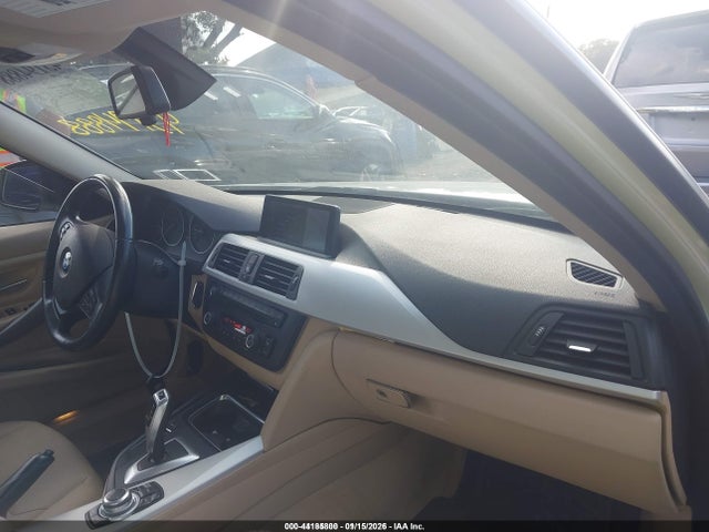 44185800 :رقم المزاد ، WBA3C3C59DF979417 vin ، 2013 Bmw 320i Xdrive مزاد بيع