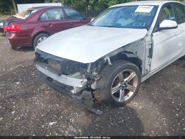 44185800 :رقم المزاد ، WBA3C3C59DF979417 vin ، 2013 Bmw 320i Xdrive مزاد بيع