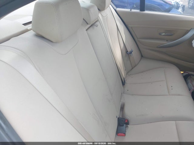 44185800 :رقم المزاد ، WBA3C3C59DF979417 vin ، 2013 Bmw 320i Xdrive مزاد بيع