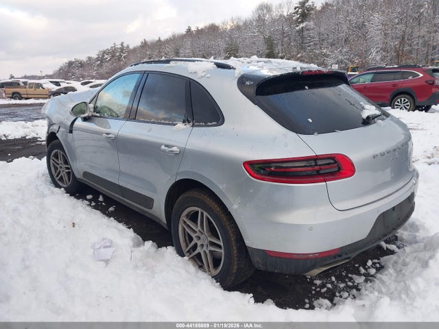 2017 PORSCHE MACAN WP1AA2A50HLB04049 Photo 2