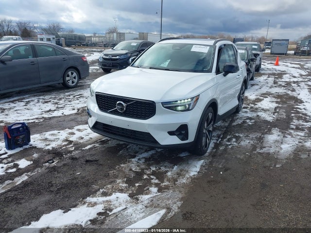 YV4L12UC6S2606417 Volvo Xc40 B5 Plus Dark Theme