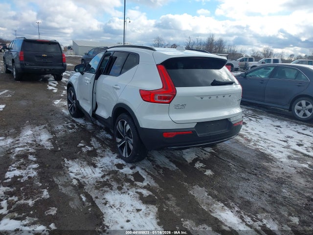 YV4L12UC6S2606417 Volvo Xc40 B5 Plus Dark Theme