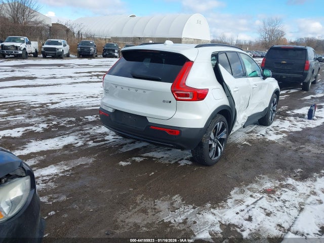 YV4L12UC6S2606417 Volvo Xc40 B5 Plus Dark Theme