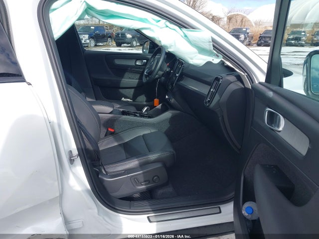 YV4L12UC6S2606417 Volvo Xc40 B5 Plus Dark Theme