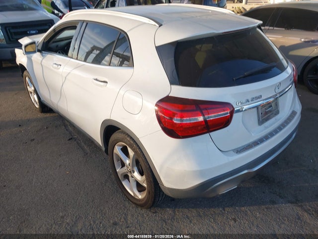 2020 MERCEDES-BENZ GLA 250 WDCTG4GB7LU027632 Photo 2