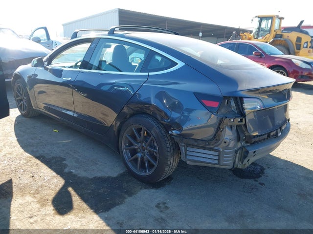 2018 TESLA MODEL 3 5YJ3E1EA2JF037592 Photo 2