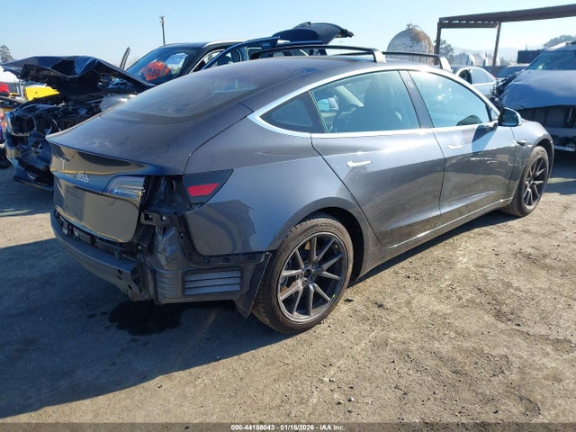 2018 TESLA MODEL 3 5YJ3E1EA2JF037592 Photo 3