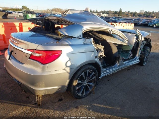 Chrysler 200 Touring 2014 1C3CCBBG5EN118537 Image 4
