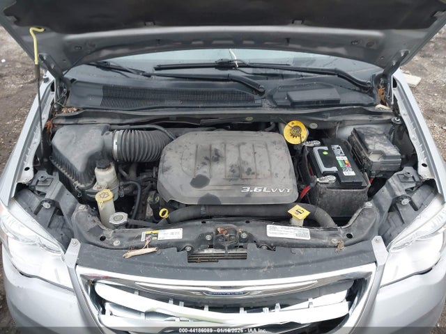 2016 Chrysler Town & Country Touring მანქანა იყიდება აუქციონზე, vin: 2C4RC1BG3GR305930, აუქციონის ნომერი: 44186089