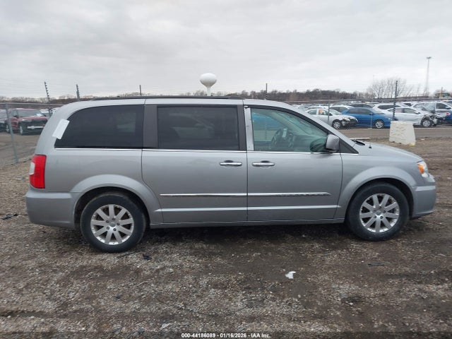 2016 Chrysler Town & Country Touring მანქანა იყიდება აუქციონზე, vin: 2C4RC1BG3GR305930, აუქციონის ნომერი: 44186089