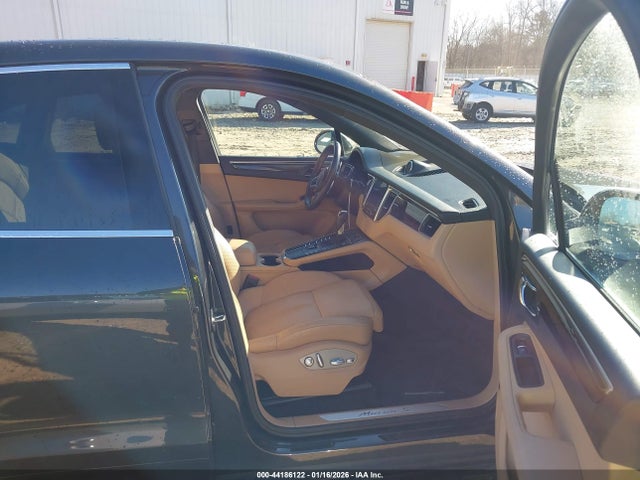 2017 PORSCHE MACAN WP1AB2A55HLB10992 Photo 4