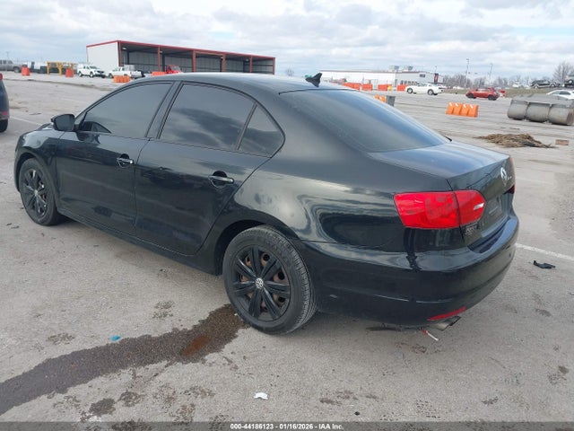 2014 VOLKSWAGEN JETTA 3VWB07AJ3EM441308 Photo 2