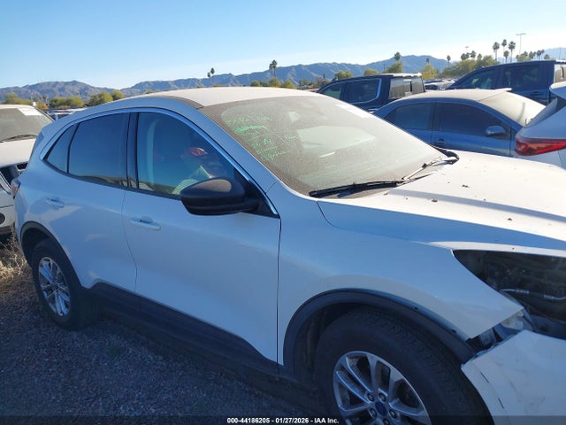 1FMCU9G68NUA61060 Ford ESCAPE SE
