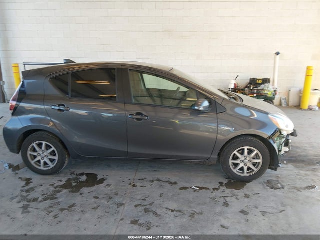 JTDKDTB39F1103930 Toyota Prius C Three