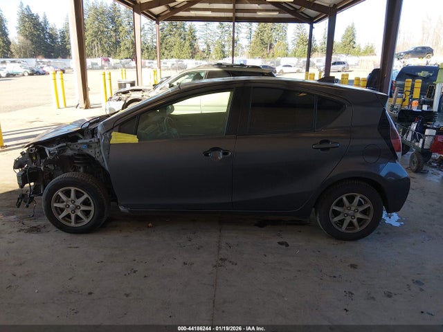 JTDKDTB39F1103930 Toyota Prius C Three