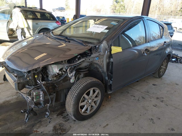 JTDKDTB39F1103930 Toyota Prius C Three