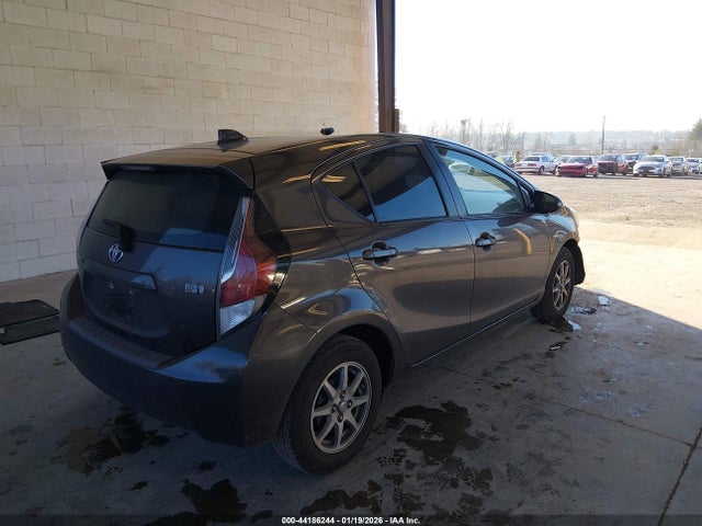 JTDKDTB39F1103930 Toyota Prius C Three