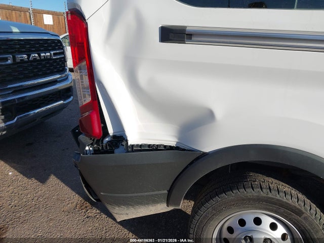 1FBAX9Y81TKA16560 Ford Transit-350 Passenger Van Xlt