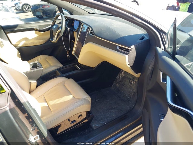 2016 TESLA MODEL X 5YJXCBE26GF019658 Photo 4