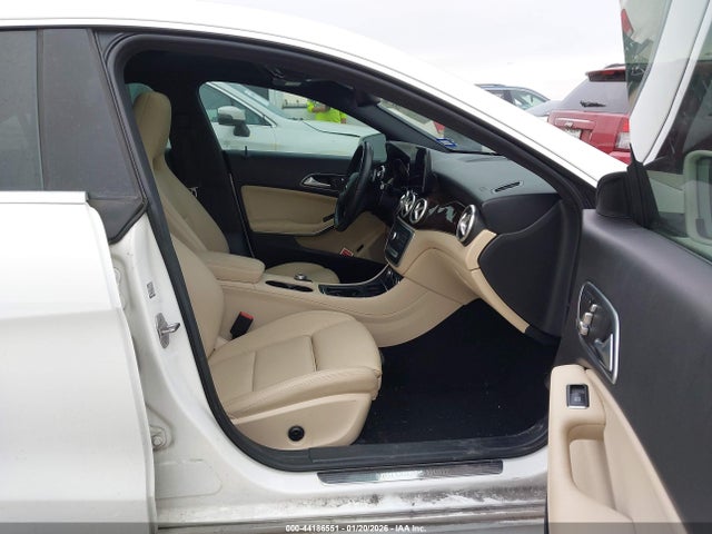 44186551 :رقم المزاد ، WDDSJ4EB0JN634412 vin ، 2018 Mercedes-benz Cla 250 مزاد بيع