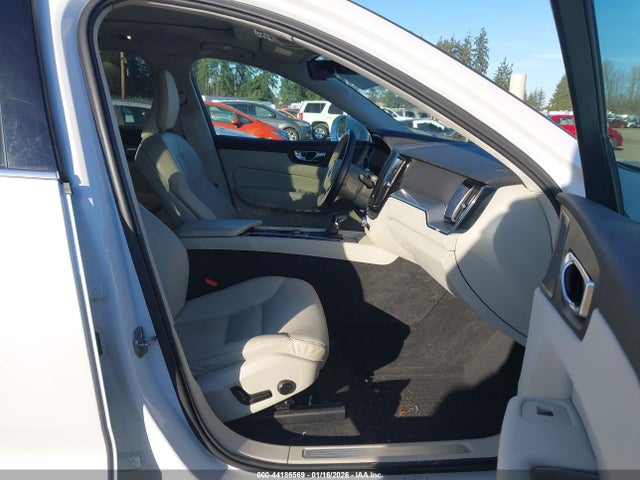 LYVA22RK1KB230781 Volvo Xc60 T6 Momentum