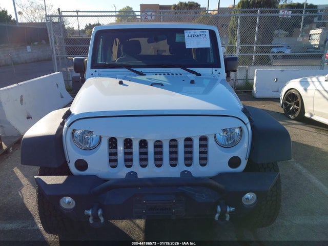 1C4BJWDG9HL673816 Jeep Wrangler Unlimited Sport 4x4