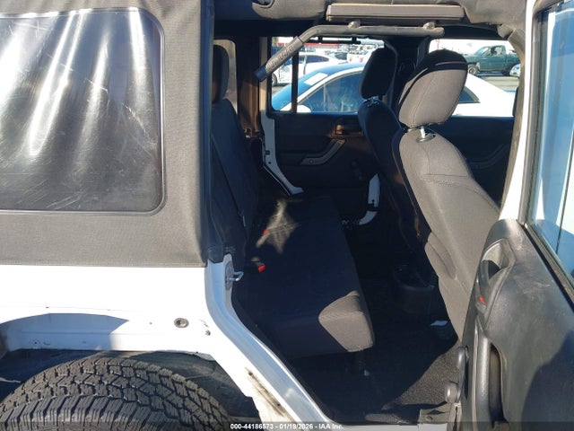 1C4BJWDG9HL673816 Jeep Wrangler Unlimited Sport 4x4